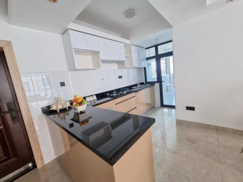 CONTEMPORARY 3BEDROOM APARTMENT